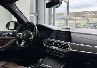 Подержанный автомобиль BMW X7 2019 года (37 фото)