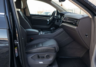 Подержанный автомобиль Volkswagen Touareg 2021 года (22 фото)