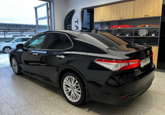 Подержанный автомобиль Toyota Camry Sedan 2021 года (7 фото)