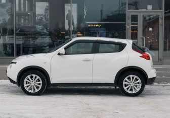 Подержанный автомобиль Nissan Juke 2012 года (8 фото)