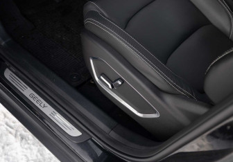 Подержанный автомобиль Geely Atlas Pro 2023 года (17 фото)