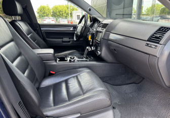 Подержанный автомобиль Volkswagen Touareg 2005 года (11 фото)