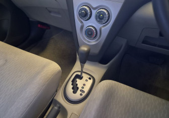 Подержанный автомобиль Toyota Belta 2009 года (11 фото)