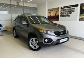 Подержанный автомобиль Kia Sorento 2012 года (3 фото)
