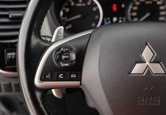 Подержанный автомобиль Mitsubishi Outlander 2013 года (12 фото)