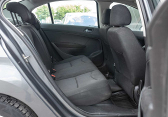 Подержанный автомобиль Peugeot 408 2013 года (17 фото)