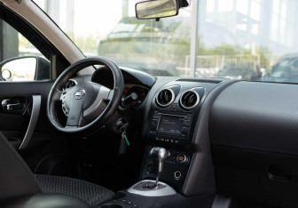 Подержанный автомобиль Nissan Qashqai 2007 года (10 фото)