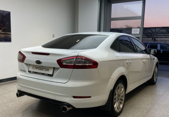 Подержанный автомобиль Ford Mondeo Sedan 2011 года (5 фото)