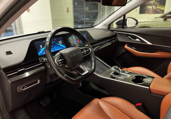 Подержанный автомобиль Omoda C5 2022 года (12 фото)