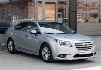 Подержанный автомобиль Subaru Legacy Sedan 2017 года (3 фото)