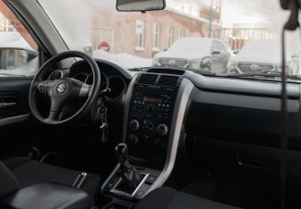Подержанный автомобиль Suzuki Grand Vitara 2007 года (10 фото)