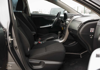 Подержанный автомобиль Toyota Corolla Sedan 2008 года (18 фото)