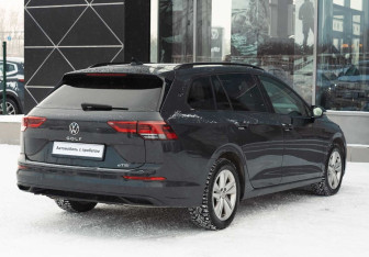 Подержанный автомобиль Volkswagen Golf Hatchback 2021 года (5 фото)