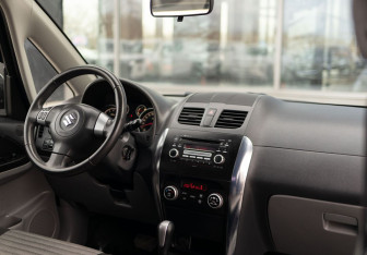 Подержанный автомобиль Suzuki SX4 Hatchback 2012 года (10 фото)
