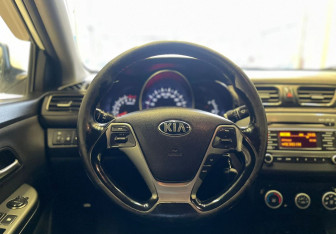 Подержанный автомобиль Kia Rio Sedan 2015 года (9 фото)