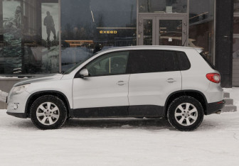 Подержанный автомобиль Volkswagen Tiguan 2009 года (8 фото)