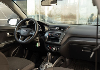 Подержанный автомобиль Kia Rio Sedan 2013 года (10 фото)