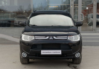 Подержанный автомобиль Mitsubishi Outlander 2012 года (2 фото)