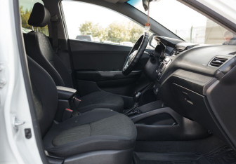 Подержанный автомобиль Kia Rio Sedan 2016 года (18 фото)