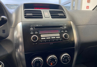 Подержанный автомобиль Suzuki SX4 Hatchback 2009 года (12 фото)