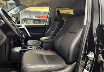 Подержанный автомобиль Toyota Land Cruiser Prado 2022 года (10 фото)