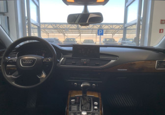 Подержанный автомобиль Audi A7 2010 года (15 фото)