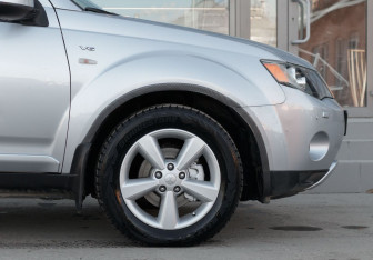 Подержанный автомобиль Mitsubishi Outlander 2008 года (9 фото)