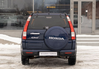 Подержанный автомобиль Honda CR-V 2006 года (6 фото)