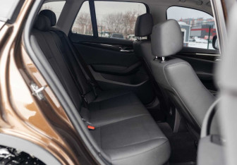 Подержанный автомобиль BMW X1 2011 года (21 фото)