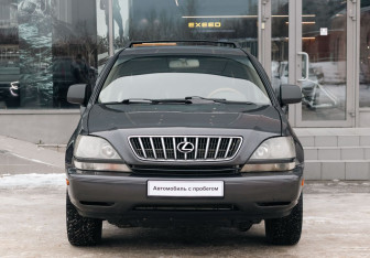 Подержанный автомобиль Lexus RX 2002 года (2 фото)