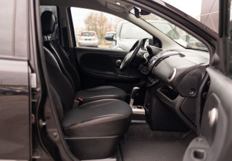 Подержанный автомобиль Nissan Note 2011 года (19 фото)