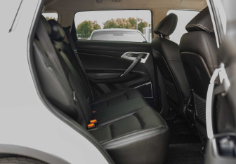 Подержанный автомобиль Geely Atlas 2020 года (20 фото)
