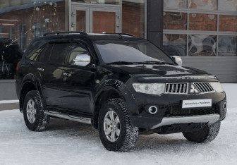 Подержанный автомобиль Mitsubishi Pajero Sport 2010 года (3 фото)