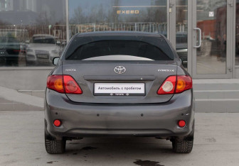 Подержанный автомобиль Toyota Corolla Sedan 2008 года (6 фото)