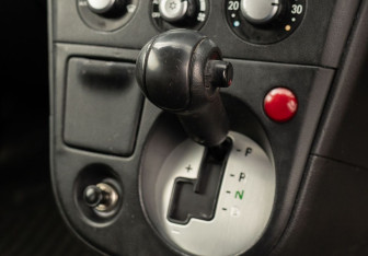 Подержанный автомобиль Mitsubishi Airtrek 2002 года (15 фото)