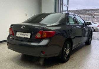 Подержанный автомобиль Toyota Corolla Sedan 2006 года (6 фото)