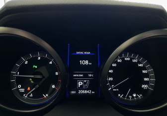 Подержанный автомобиль Toyota Land Cruiser Prado 2017 года (21 фото)