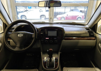 Подержанный автомобиль Suzuki Grand Vitara 2005 года (8 фото)