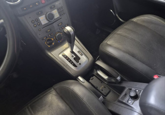 Подержанный автомобиль Opel Antara 2010 года (10 фото)
