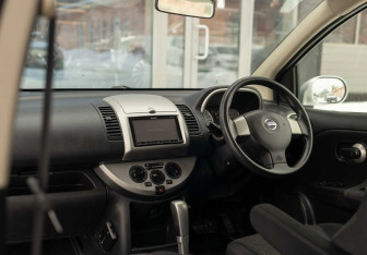 Подержанный автомобиль Nissan Note 2012 года (10 фото)