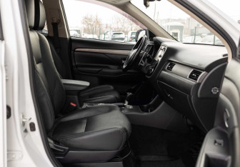 Подержанный автомобиль Mitsubishi Outlander 2013 года (19 фото)