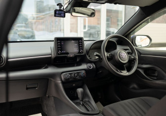 Подержанный автомобиль Toyota Yaris Hatchback 2020 года (10 фото)