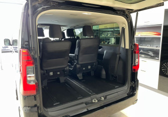 Подержанный автомобиль Toyota HiAce 2019 года (10 фото)