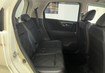 Подержанный автомобиль Honda N-WGN 2014 года (13 фото)