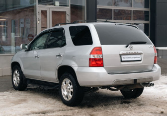 Подержанный автомобиль Acura MDX 2001 года (7 фото)