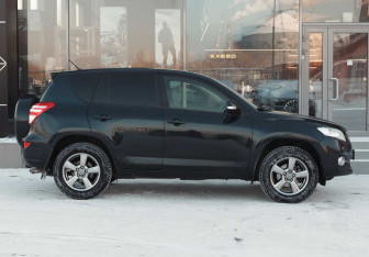 Подержанный автомобиль Toyota RAV4 2012 года (4 фото)