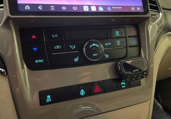 Подержанный автомобиль Jeep Grand Cherokee 2011 года (15 фото)