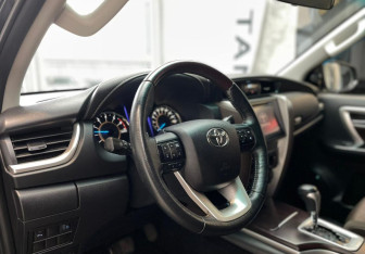 Подержанный автомобиль Toyota Fortuner 2019 года (9 фото)