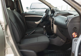 Подержанный автомобиль Renault Duster 2014 года (17 фото)