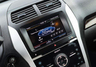 Подержанный автомобиль Ford Explorer 2012 года (15 фото)